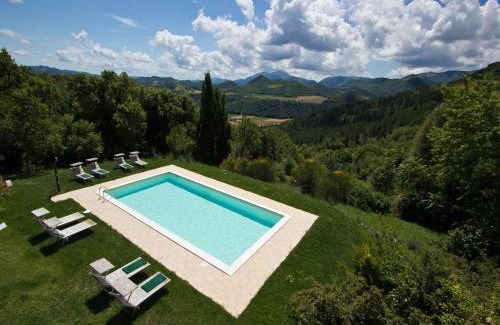 Acqualagna House | Pretty Holiday Home in Acqualagna with Swimming Pool