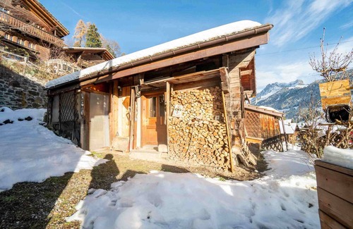 Les Posses-sur-Bex Ski Chalet | Pretty little mazot located in the village of Gryon, close to the train station.