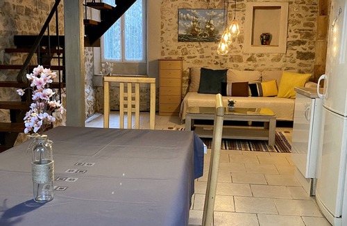 Fontcouverte House | Pretty renovated house in rural village
