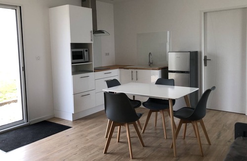 Echillais House | Pretty renovated stone house near shops, beaches