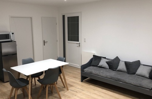 Echillais House | Pretty renovated stone house near shops, beaches