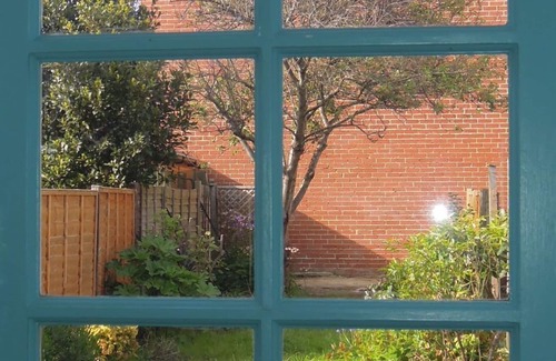 Southsea Cottage | Pretty Victorian cottage (1860) in a charming setting, 15 min walk from seafront