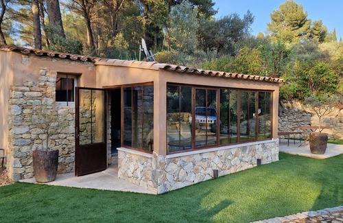Le Castellet House | PRETTY VINEYARD COTTAGE ON PROPERTY 12 MINS FROM BANDOL AND BEACHES CLIM SWIMMING POOL