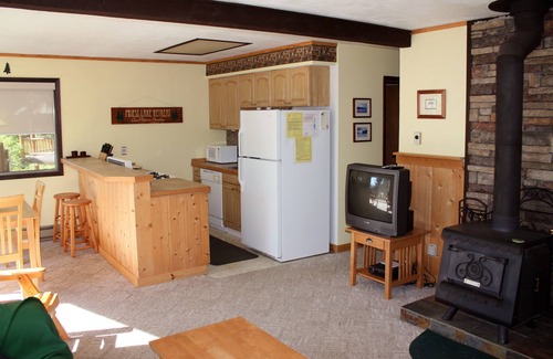 Priest River Cabin | Priest Lake Cozy cottage with modern amenities - winter or summer