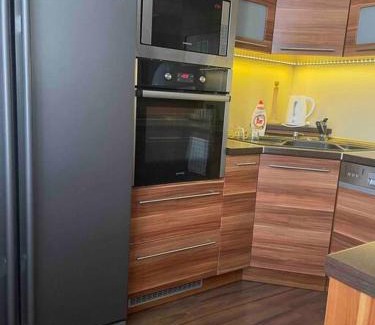 Banska Bystrica Apartment | Priestranný 3 izb. apartmán v centre s parkovaním.
