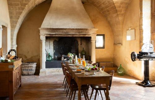 Sainte-Anastasie Bed & Breakfast | Prieuré Saint-Nicolas - Les Maisons