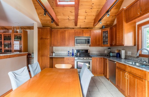 Parkside House | Prime City Living Townhouse by RedAwning