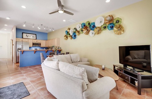 Barelas House | Prime Downtown location, steps to zoo, grocery, Century Rio 14, restaurants