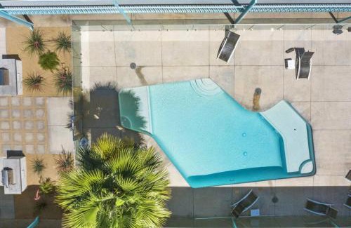 Roosevelt Apartment | Prime DTPH Location w Pool