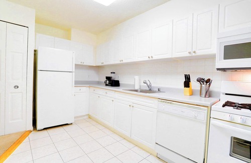Crystal City Apartment | Prime Location Apt Near Metro & Airport!