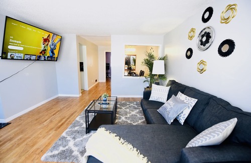 Kingston Apartment | Prime Location Duo Nest & Rest