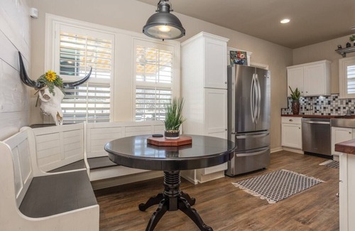 Fort Worth Cultural District House | Prime Location + Hot Tub | Walk to Dickies Arena