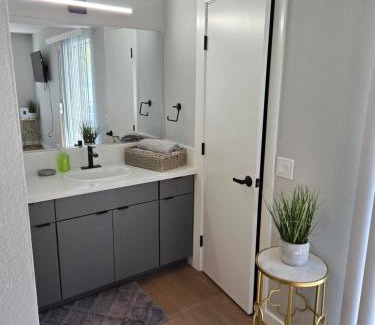Costa Mesa Apartment | Prime Location in the OC ,Near Beach, Airport & Disney