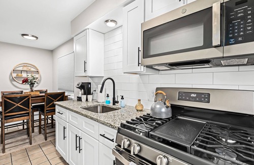 Mount Clemens Apartment | Prime Location! King Bed near Mt. Clemens Downtown