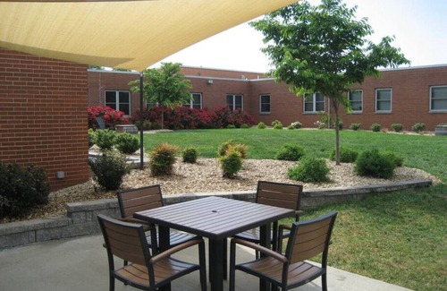 Roanoke Apartment | PRIME LOCATION ♥ of Downtown ♛ Queen Bed Modern