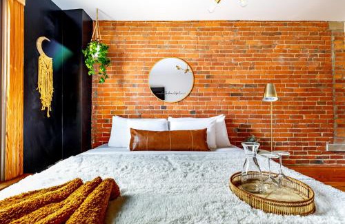 Italian Village Apartment | Prime Location Top Rated Clean Parking Free!