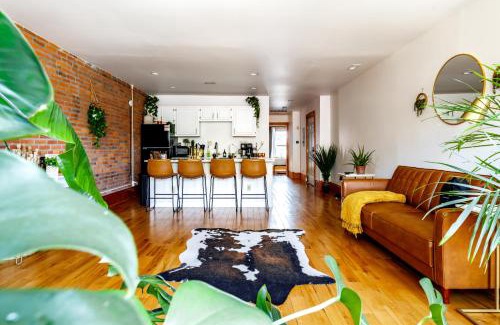 Italian Village Apartment | Prime Location Top Rated Clean Parking Free!
