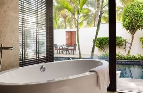 Salalah Hotel | Prime Location! TWO Luxe 1BR Villas Close to Al Hisn Beach! Pool and Spa Onsite!