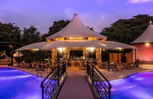 Livingstone Apartment | Prime Location! TWO Comfortable Units! Free Parking, Outdoor Swimming Pool!
