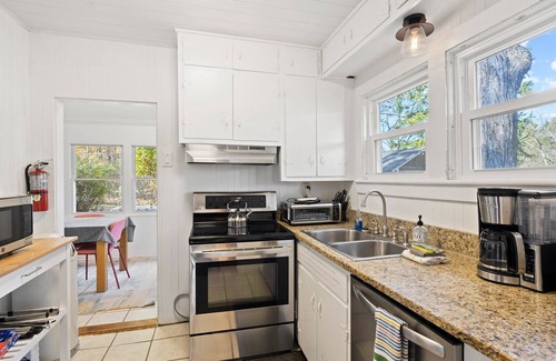 Arden House | 《Prime Location w/HOT TUB ❤Dog Friendly❤ Games, Disc Golf & Fast Wifi》