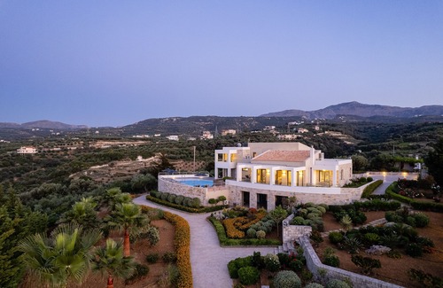 Xiro Chorio Villa | Prime location with full privacy and stunning panoramic views near the beach