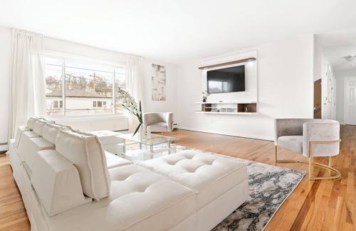 Southeast Yonkers House | Prime Luxury NYC ft Balcony+Gameroom+Free Parking!