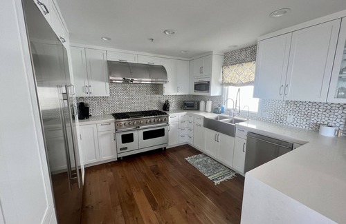 Gas Lamp Section House | Prime Manhattan Beach Location, Blocks from Beach, Panoramic View Home