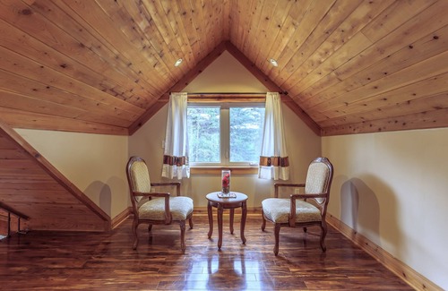 Bracebridge Ski Chalet | Prime Muskoka location, Luxury cottage for rent