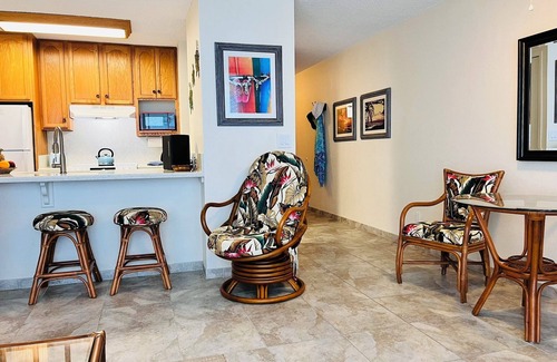 Historic Kailua Village Condo | Prime Oceanfront Kona Reef Vacation Condo - D Building