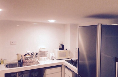 Newton House | Prime orchard master room 10 minutes to main orchard rd Somerset station