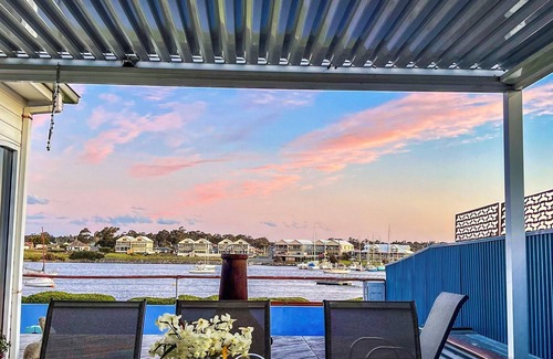 George Town House | Prime Waterfront House/Breathtaking Water Views 5 min to Low Head Fairy Penguins