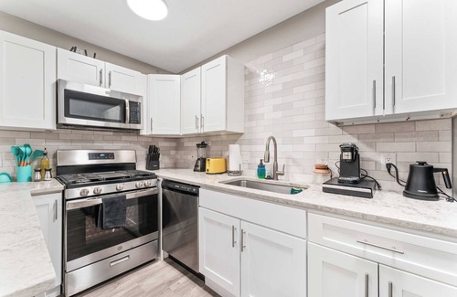 Highland Apartment | Prime West Downtown studio w/washer&dryer