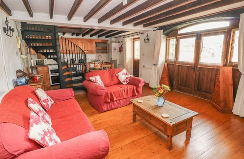 Milford Haven Cottage | PRIMOSE COTTAGE, pet friendly, with a garden in Rosemarket