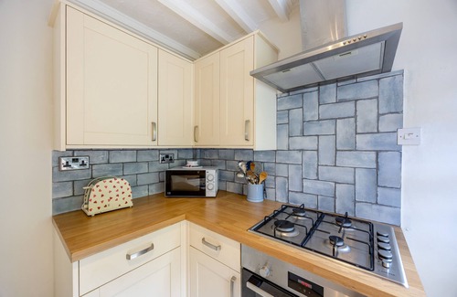 Tealby House | Primrose Cosy Cottage