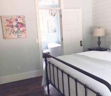 Mena House | Primrose Cottage - Private Lake, Hot Tub, ATV Trails