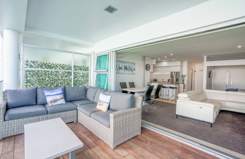 Auckland Central Business District Apartment | Princes Wharf - Couple luxury