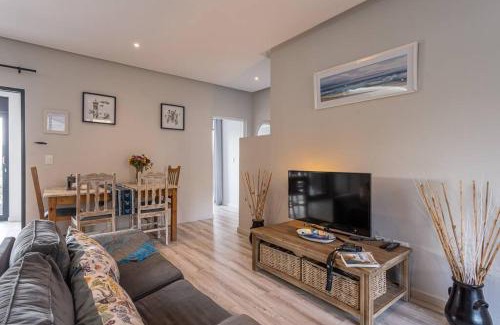 Pringle Bay Apartment | Pringle Bay getaway - 2 bedroom garden apartment