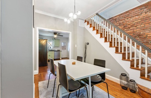 Downtown Baltimore House | Pristine Townhouse With Rooftop Deck Near Canton!