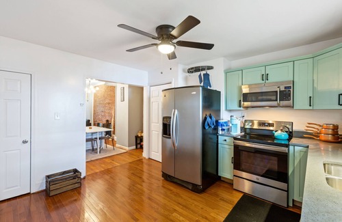 Downtown Baltimore House | Pristine Townhouse With Rooftop Deck Near Canton!