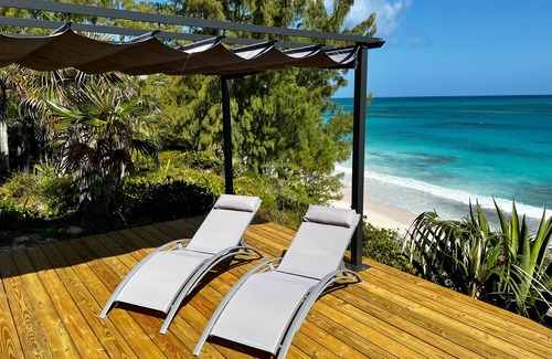 North Palmetto Point Cottage | Priv. Beachfront House w/Hot Tub on Pink Sand Beach. Walk to Restaurant/Bar