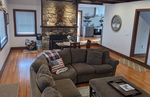 Carmel House | Privacy in the hills one hour from NYC and minutes to Breakneck Mtn.