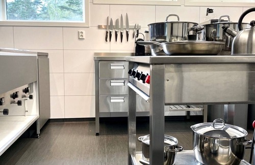 Grabo House | Privat gård med 42 bäddplatser vid badsjö mitt i naturen utanför Göteborg