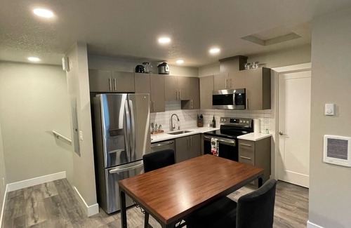 Troutdale House | Private 1Bed 1Bath Guest Suite w/1 Parking Spot minutes from Edgefield