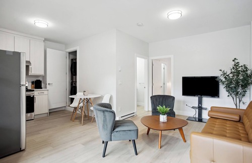 Central Lonsdale Apartment | Private 1BR Suite, New Build, 2 Guests, No Smoking