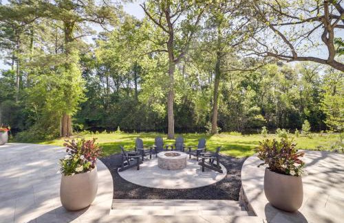 Barker House | Private 25 Acre Estate with Lake Fish and Canoe!