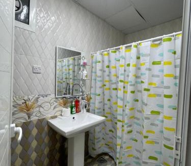 Baniyas House | Private 2Bedroom Villa with T&B and Kitchenette near Abu Dhabi International Airport
