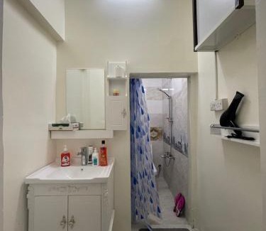 Baniyas House | Private 2Bedroom Villa with T&B and Kitchenette near Abu Dhabi International Airport