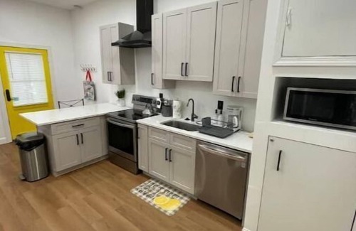 Knight Park Apartment | Private 2BR w/King & Sleeper Sofa in the Heart of ATL