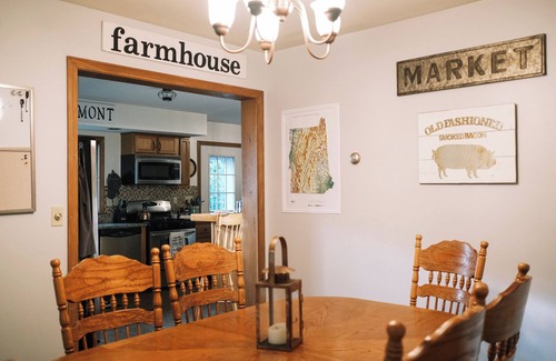 Springfield Cabin | Private 3-bedroom cabin with WiFi and backyard!