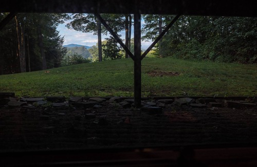 Springfield Cabin | Private 3-bedroom cabin with WiFi and backyard!